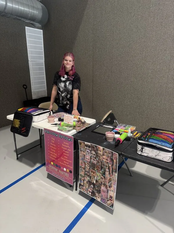 Poppin' Partiez artist with a professional event setup
